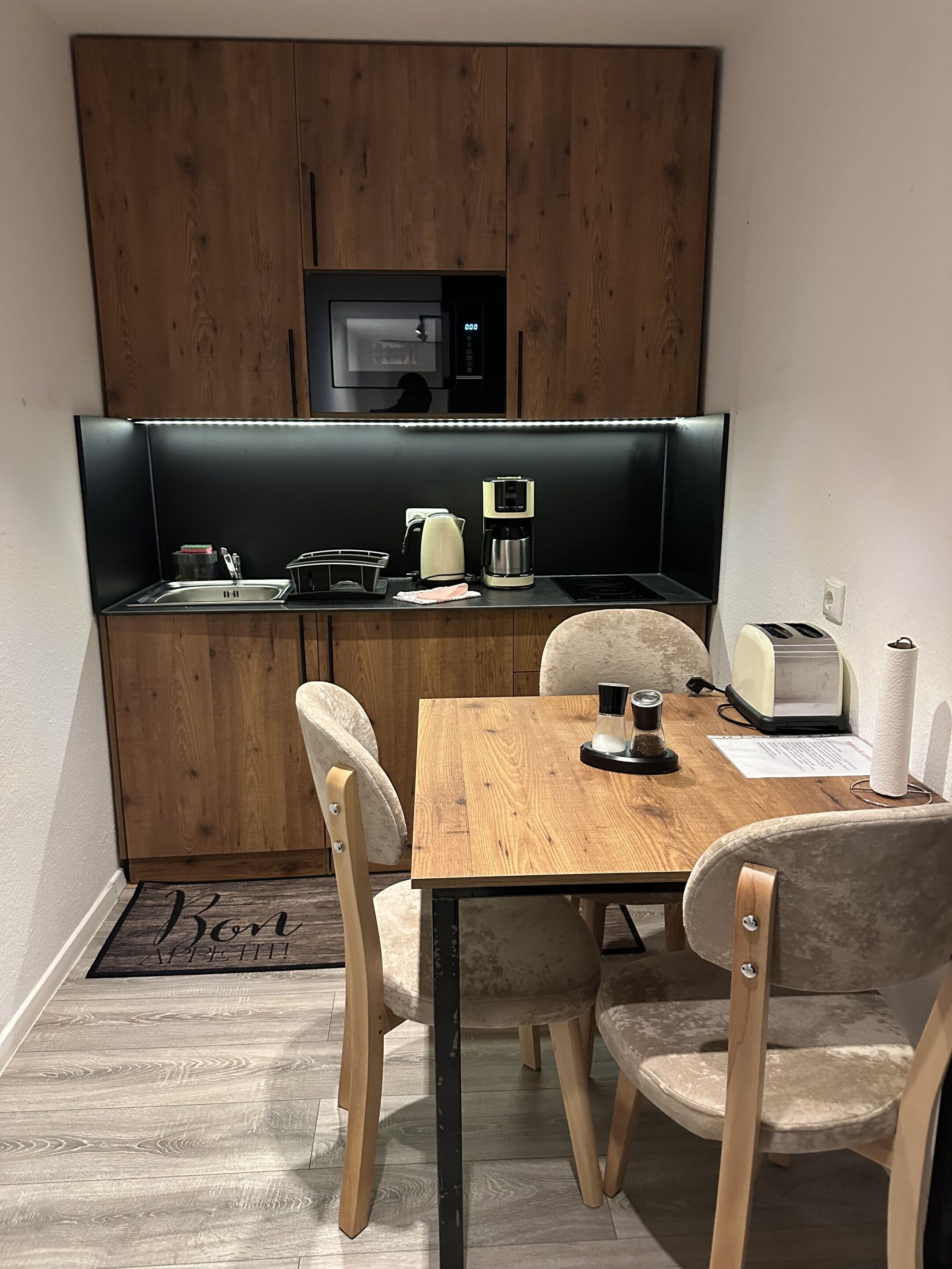 Laptopgeeigneter Arbeitsplatz, kostenloses WLAN
