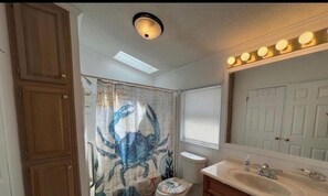 Hair dryer, towels - Assateague Pointe- single home on a quite pond. 2 pools/pier/game room. (Berlin)