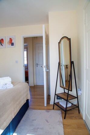 2 chambres, fer et planche à repasser, Wi-Fi gratuit, draps fournis