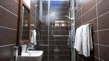 Classic Apartment, Patio | Bathroom | Shower, free toiletries, slippers, towels