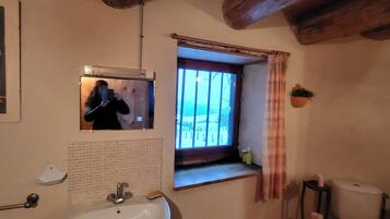 Haartrockner, Seife, Toilettenpapier