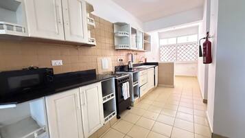 Apartment, 2 Bedrooms, Accessible, Smoking | Interior