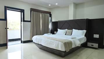 Desk, laptop workspace, free WiFi, bed sheets