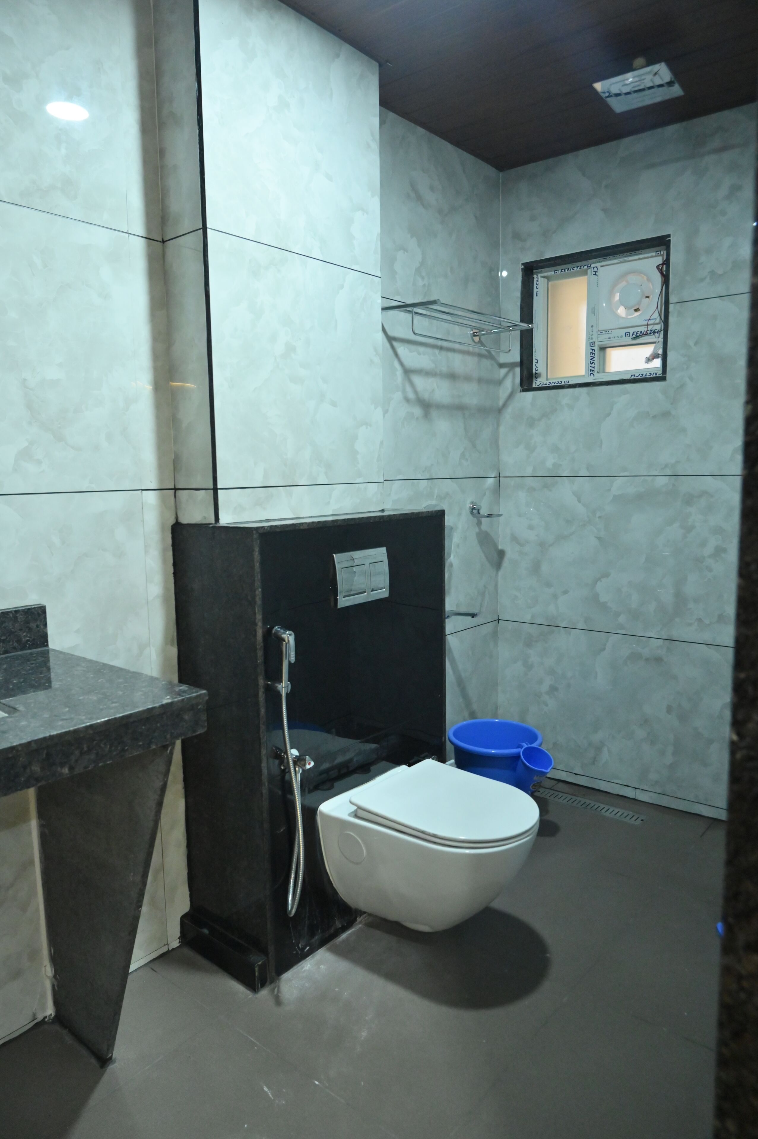 Family Room | Bathroom | Shower, towels, soap, shampoo