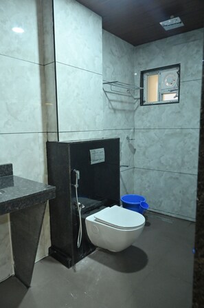Family Room | Bathroom - Kamat Yatra Nivas (MURUDESHWAR)