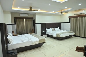 Family Room - Kamat Yatra Nivas (MURUDESHWAR)