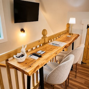 Dining - Peaceful studio Loft, in charming Davidson (Davidson)