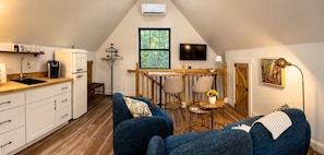 Smart TV - Peaceful studio Loft, in charming Davidson (Davidson)