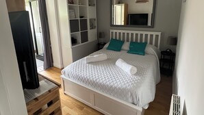 A bedroom with a bed, a wardrobe, a mirror, and a ceiling fan. - Quiet retreat near the interchange with woodland views. (Patchway)