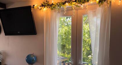 Quiet retreat near the interchange with woodland views.