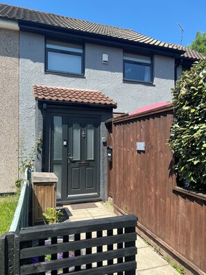 Exterior - Quiet retreat near the interchange with woodland views. (Patchway)