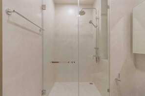 Bathroom - Relaxing by Boat Avenue-Bangtao Beach-CanvasC294 (Tambon Choeng Thale)