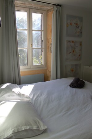 1 chambre, fer et planche à repasser, Wi-Fi, literie fournie
