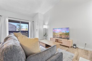 Living area - Central Mesa 1BR Close to Hospitals (Mesa)
