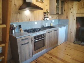 Private kitchen - Shepherd's cottage at Col de Port (Boussenac)