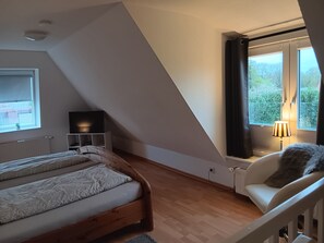 Room - Vrbo Property (Butjadingen)