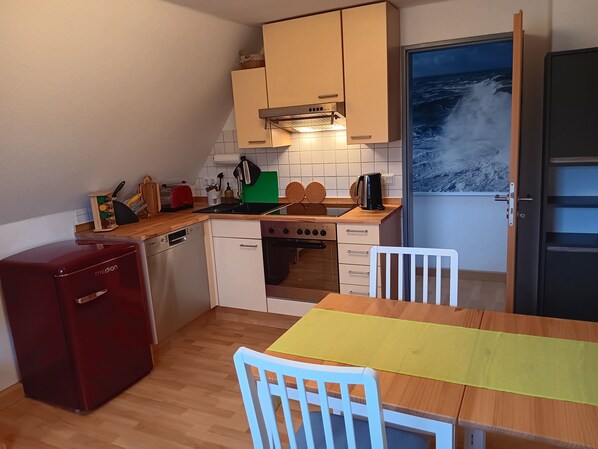 Private kitchen - Vrbo Property (Butjadingen)