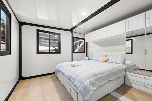 Urban Tiny Retreat with Outdoor Entertaing Area