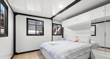 Urban Tiny Retreat with Outdoor Entertaing Area