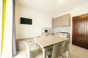 Dining - La Rotonda Bilocale - One Bedroom Apartment, Sleeps 4 (Gardola)