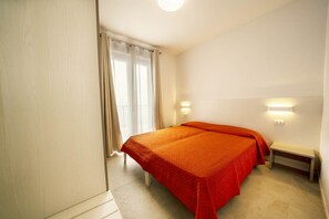 Room - La Rotonda Bilocale - One Bedroom Apartment, Sleeps 4 (Gardola)