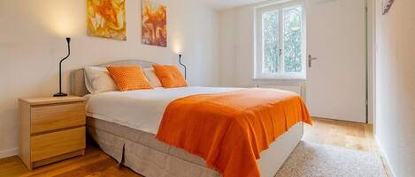 1 habitación, tabla de planchar con plancha, wifi y ropa de cama