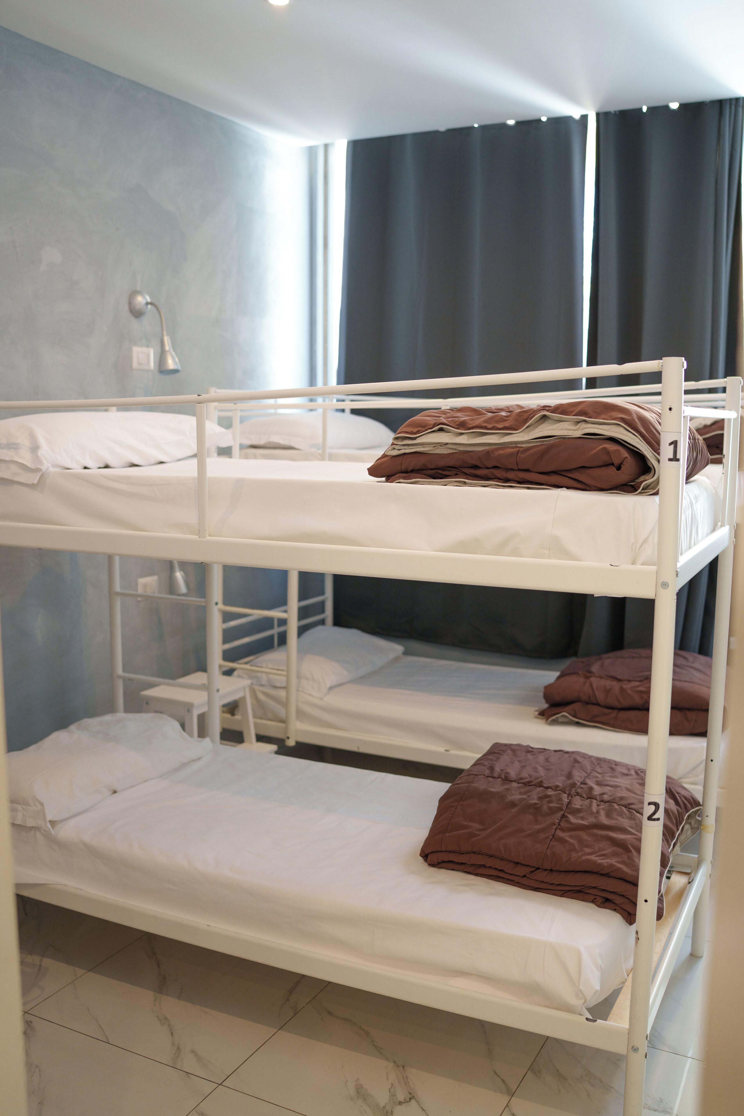 Literie de qualité, couette en duvet, rideaux d’obscurcissement
