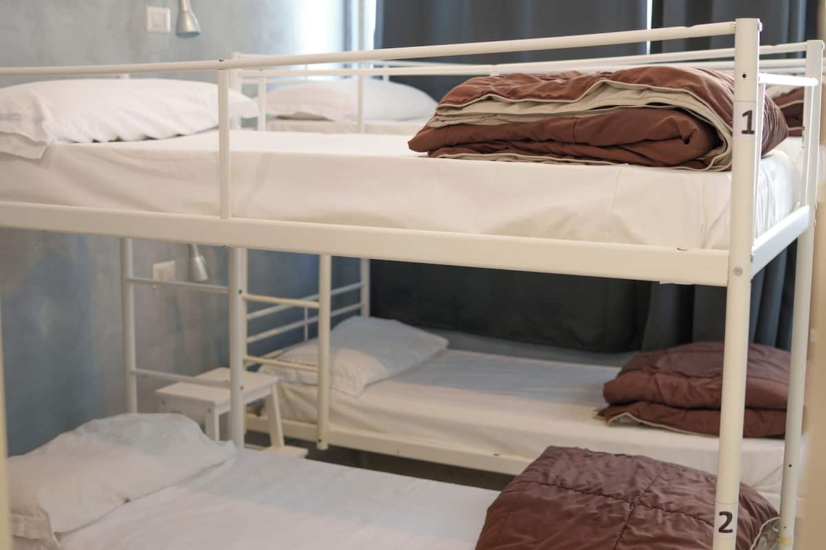 Literie de qualité, couette en duvet, rideaux d’obscurcissement