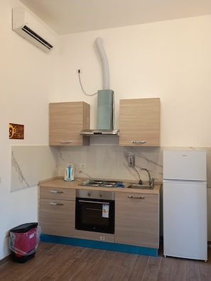 Fridge, microwave
