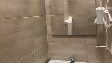 Gemeinsamer Schlafsaal, Nur Frauen | Badezimmer