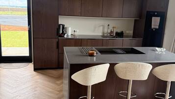 House, 4 Bedrooms, Balcony, Garden View | Interior