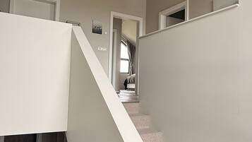 House, 4 Bedrooms, Balcony, Garden View | Interior