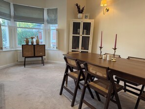 Dining - Spacious two bedroom, split level flat in the heart of Wandsworth. (London)