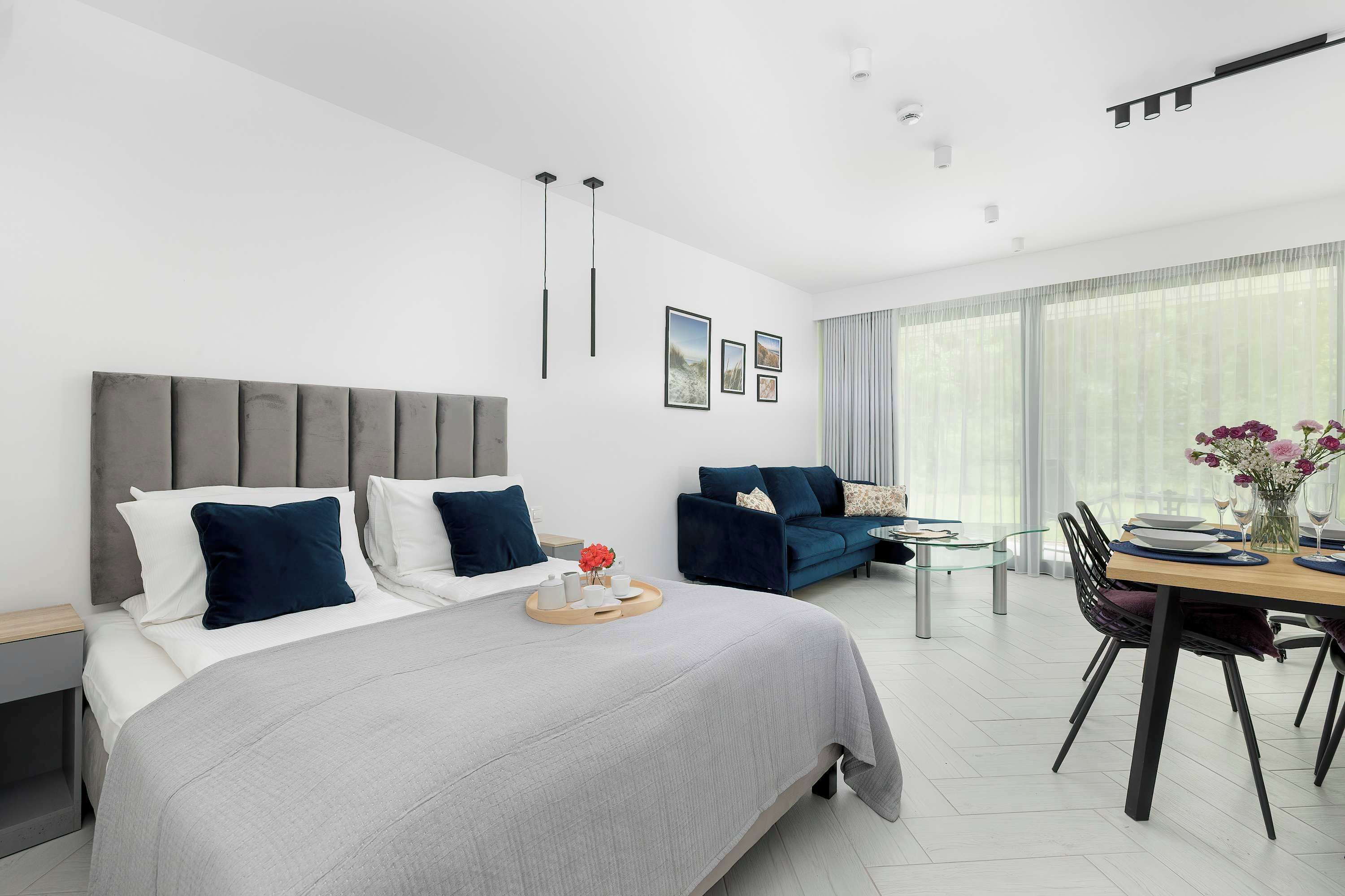 Iron/ironing board, travel crib, WiFi, bed sheets