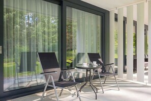 Outdoor dining - Modern Studio with Air Conditioning | Close to the Beach (Mielno)
