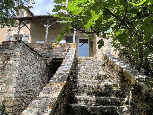 Vacation Rental Between Lot and Aveyron with a Pool