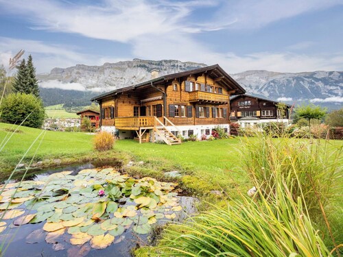 Wunderbares alleinstehendes Ferienhaus für 11 Personen mit  W-LAN, TV, Balkon und Panoramablick