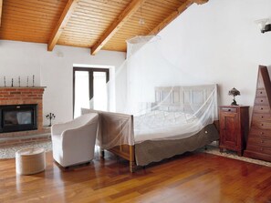 Room - Beautiful  villa for 6 people with WIFI, A/C, pool, TV, patio and panoramic view (Priocca)