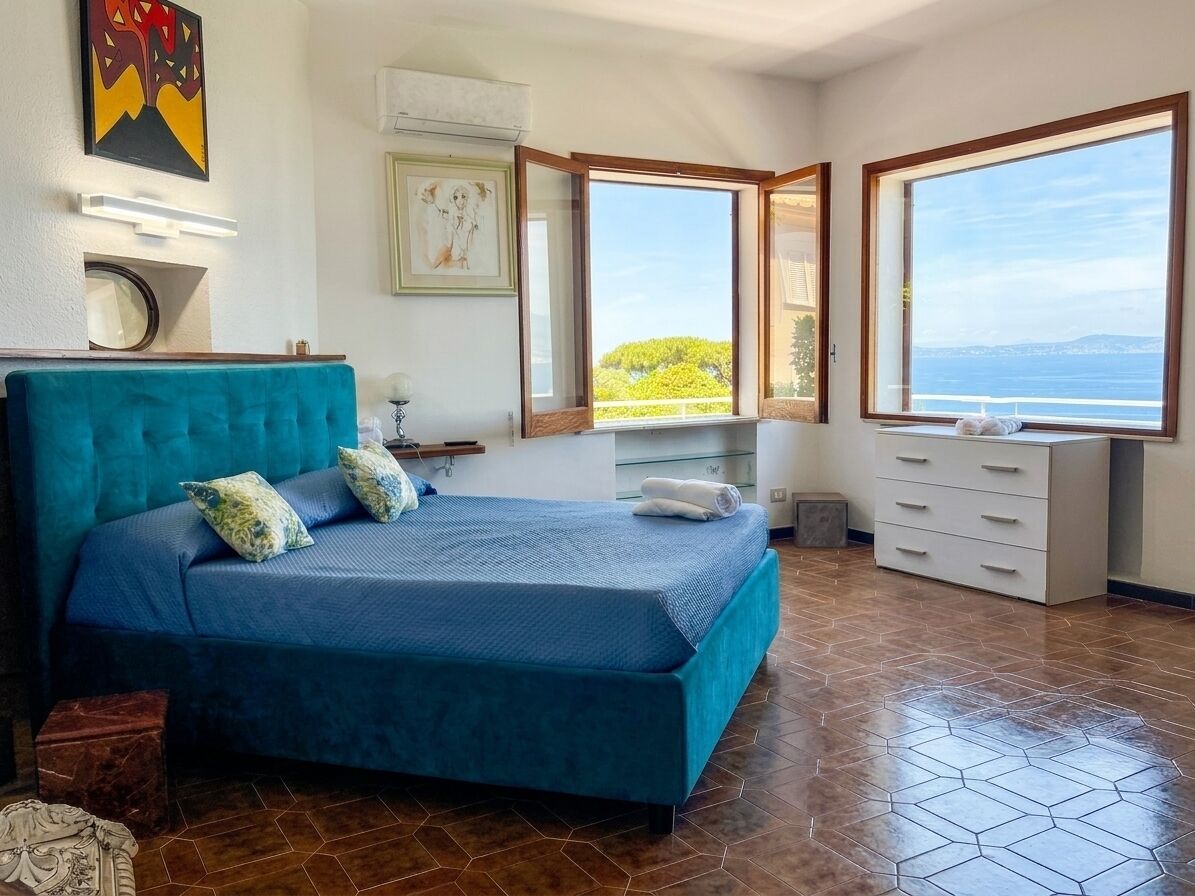 6 bedrooms, iron/ironing board, WiFi, bed sheets