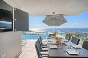 Outdoor dining - Villa Larissa (Primošten)