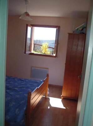 Iron/ironing board - Vrbo Property (Mouret)