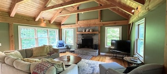 Total Privacy on 5 acres with Hot Tub, A/C, stream