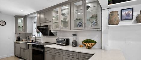 Coffee/tea maker, fridge, microwave, oven