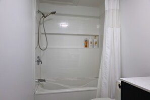 Bathroom - The Tower Inn - Central Apartment Newly Renovated (Cochrane)