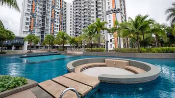 2 outdoor pools