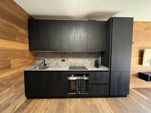 Fridge, oven, stovetop, dishwasher - Chalet del Borgo 24 Prato Nevoso – Charming Wooden Apartment with Mountain Views (Frabosa Sottana)