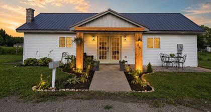 The Cottage on Knox - Quaint 2-bedroom with AC located in charming Lanse