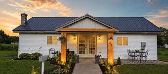The Cottage on Knox - Quaint 2-bedroom with AC located in charming Lanse