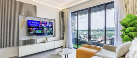 Apartment, 1 Bedroom, Smoking, Patio | Living room