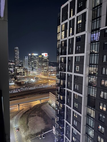 Welcome to Your  Atlanta Escape-Luxury Condo